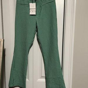 NWT Zara cropped Kelly green gingham pants. Great for spring!!!